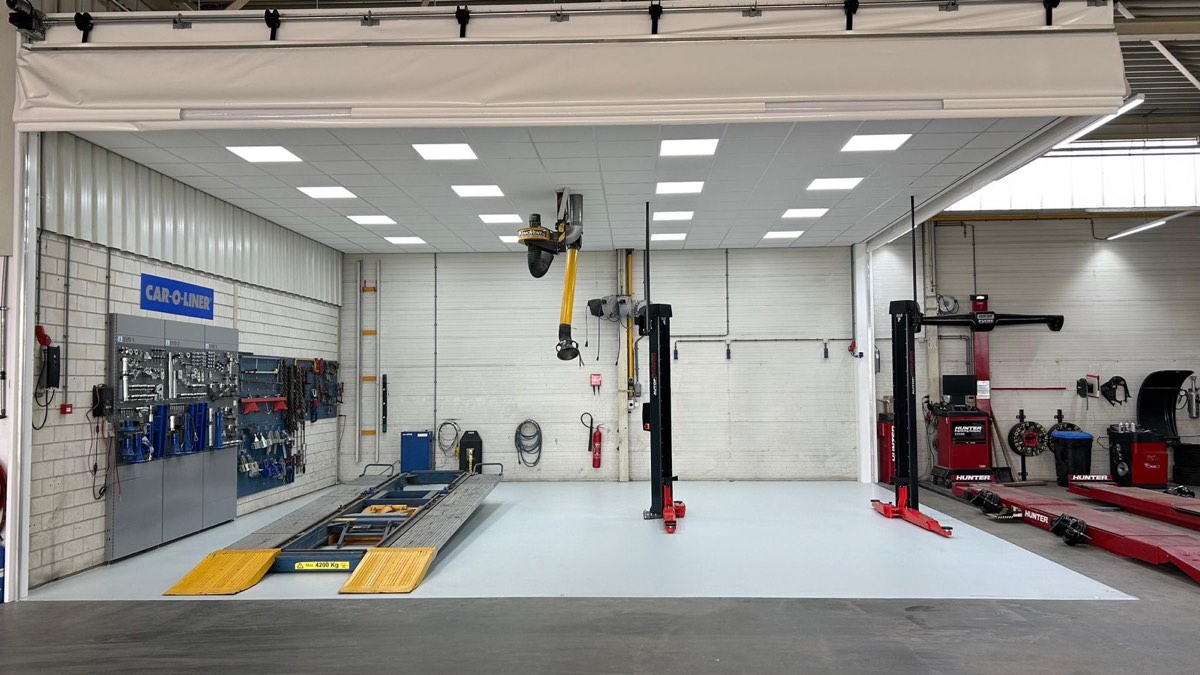 Vloercoating, Autoschadeherstel-werkplaats