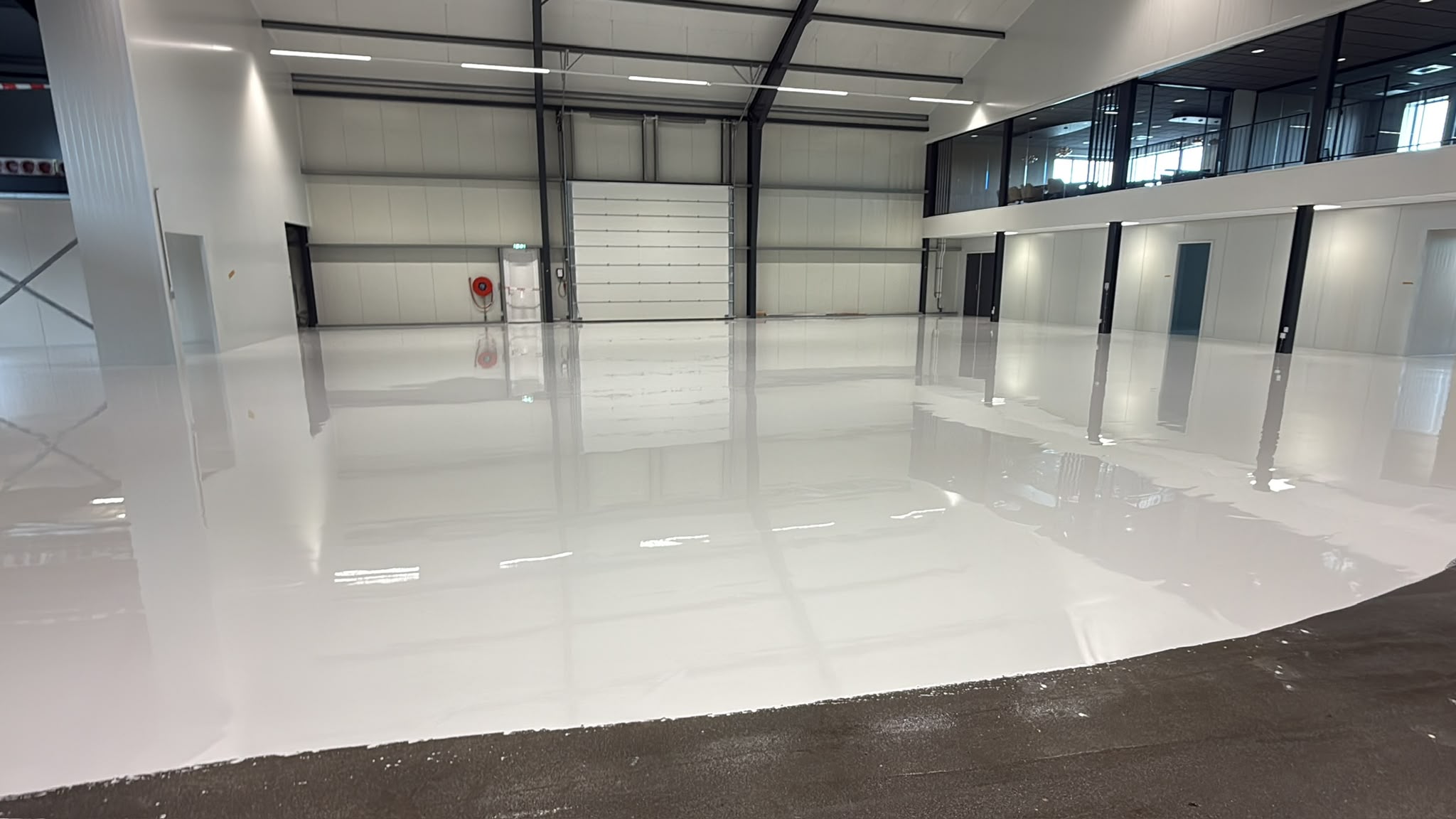 Epoxy gietvloer, Bedrijfshal
